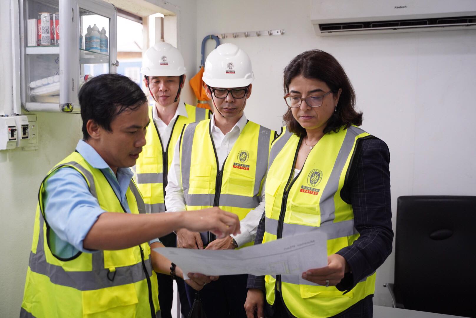 Hinda Gharbi, Nguyen Viet Dung and Udomdej Kongtaveleert
